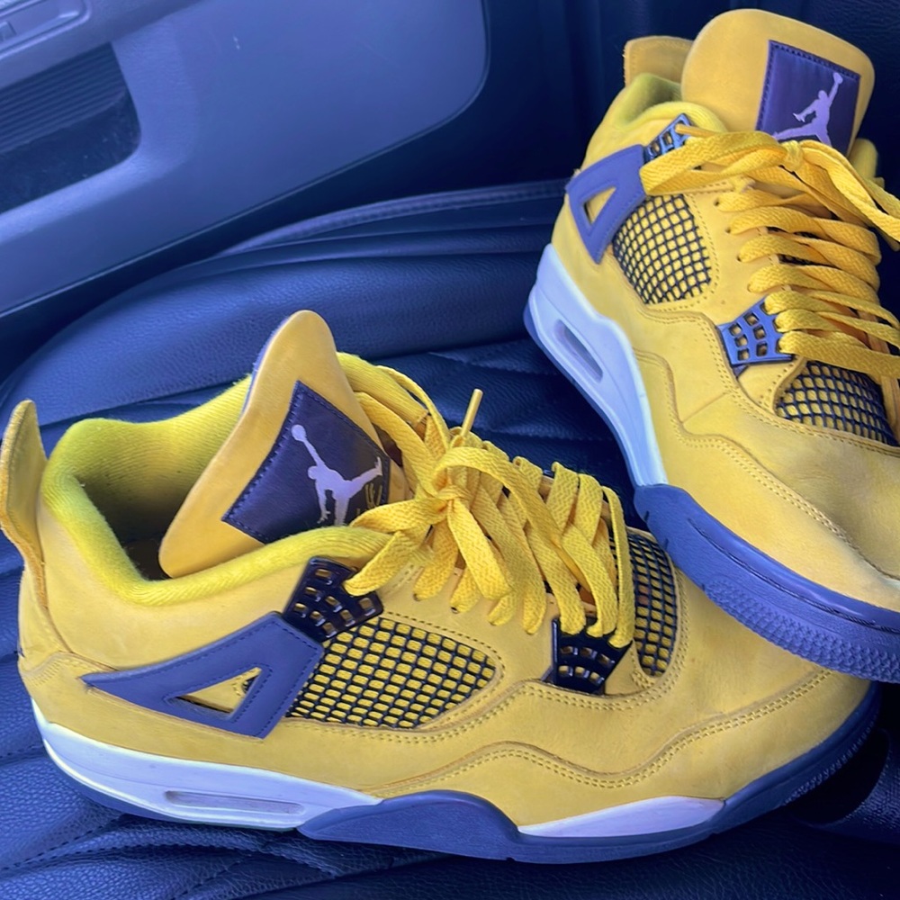 Bumble Bee Jordan 4s